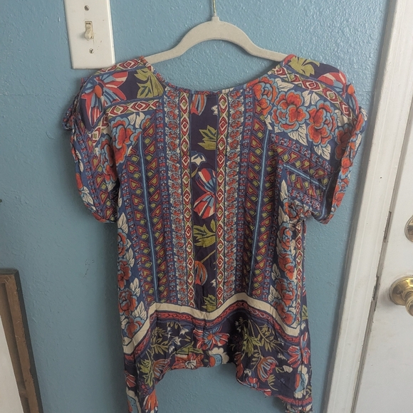 Lo La P Kaktus Red and Blue Flutter Sleeve Asymmetrical Blouse - Picture 3 of 5